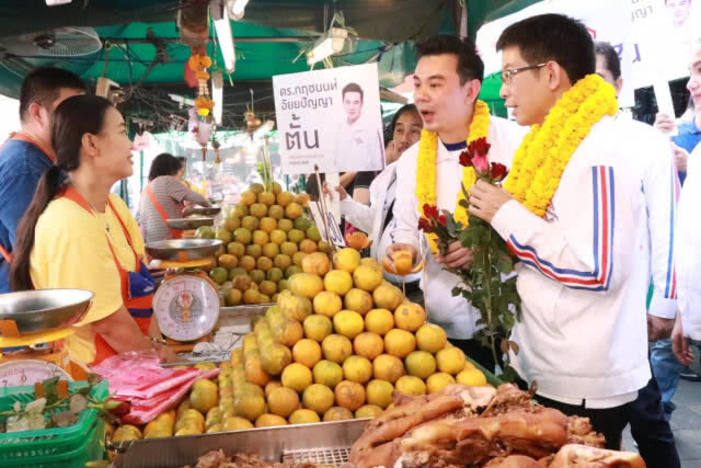 "กอบศักดิ์" นำทีม พปชร. ลงพื้นที่พบปะพี่น้องชาวบางแค
