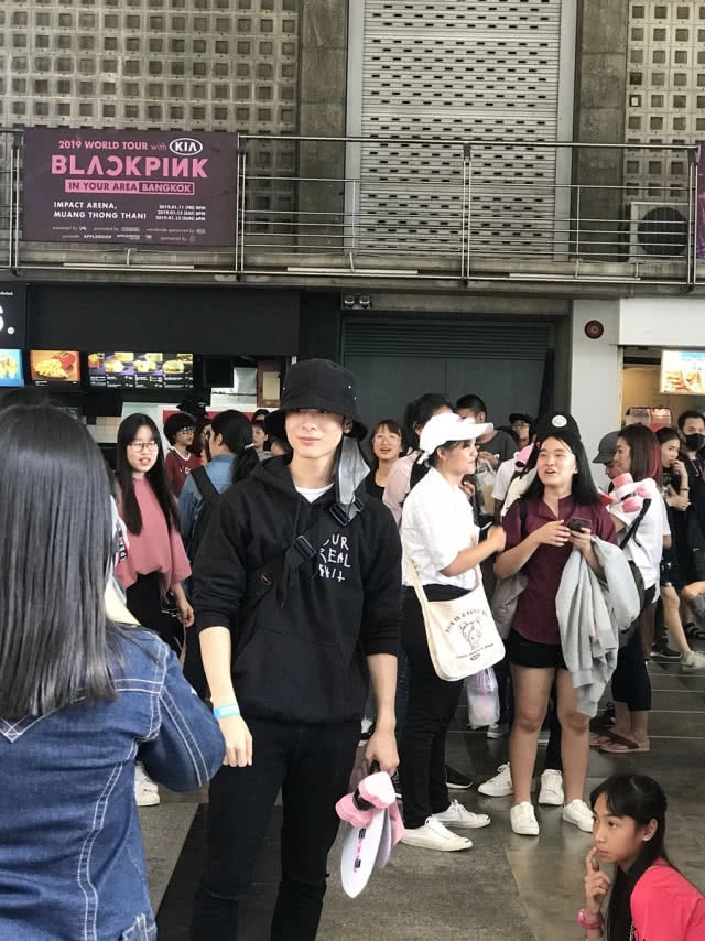 รวมเหล่าดารา "ชาวบลิ้งค์" ในคอนเสิร์ต "BLACKPINK"