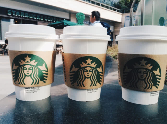 กูรูคาด "สตาร์บัคส์" ประเทศจีน จ่อหุ้นร่วงตามรอย "แอ๊ปเปิ้ล อิงค์"