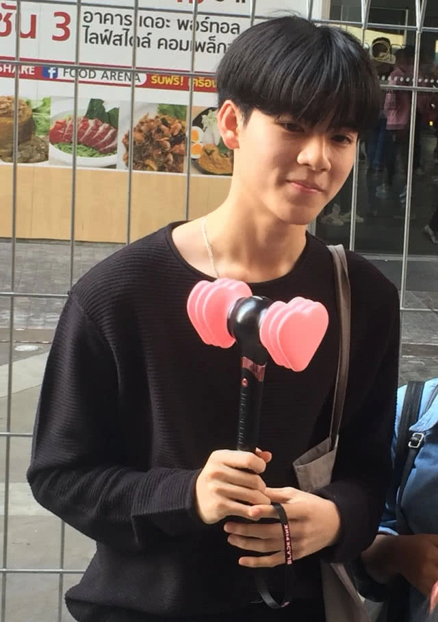 รวมเหล่าดารา "ชาวบลิ้งค์" ในคอนเสิร์ต "BLACKPINK"