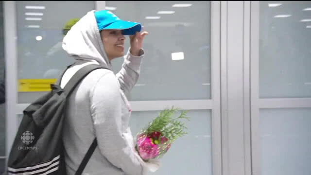 "ราฮัฟ" สาวซาอุฯ ถึงแคนาดา รัฐมนตรีต่างประเทศแคนาดาต้อนรับอบอุ่น