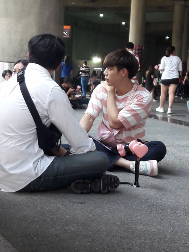 รวมเหล่าดารา "ชาวบลิ้งค์" ในคอนเสิร์ต "BLACKPINK"