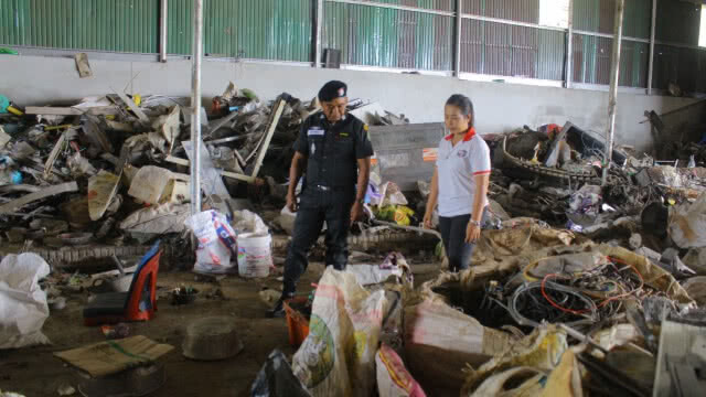 ระทึก! พลุระเบิดร้านรับซื้อของเก่า พังงา