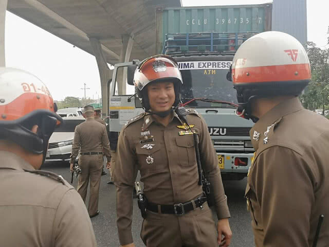 ตร.เข้ม! จับรถควันดำห้ามใช้ชั่วคราว ลดฝุ่นพิษ