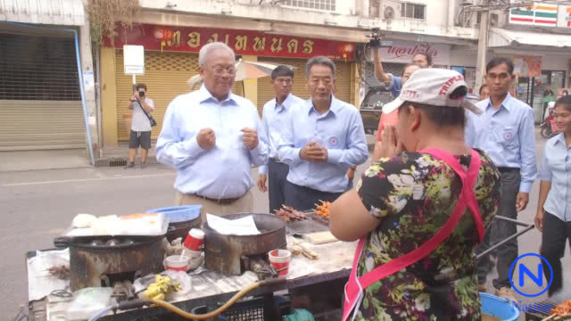 "ลุงกำนัน" บุกเมืองชาละวัน เดินคารวะแผ่นดิน