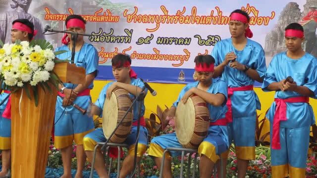 ชาวลพบุรีแต่งชุดไทยชวนเที่ยวงานแผ่นดินสมเด็จพระนารายณ์มหาราช