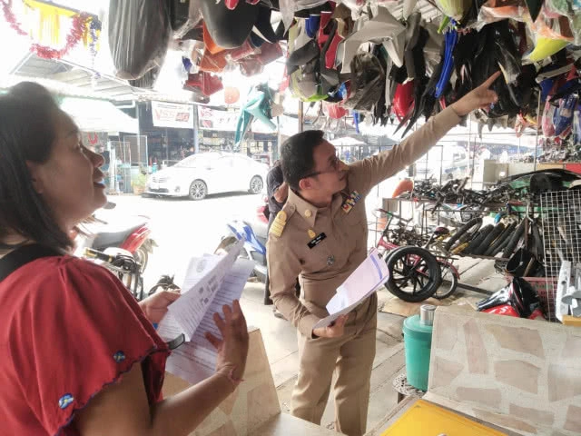 บุกตรวจร้านขายอะไหล่รถจยย.มือสอง พบชิ้นส่วนพิรุธอื้อ