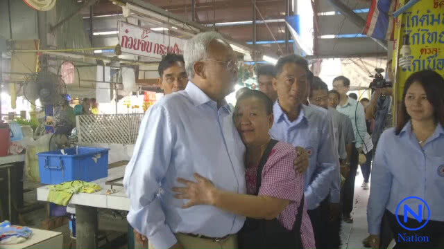"ลุงกำนัน" บุกเมืองชาละวัน เดินคารวะแผ่นดิน