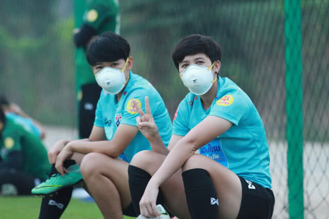 "มาดามแป้ง" สั่ง ทัพชบาแก้วสวมหน้ากากลงซ้อม หวั่นปัญหาสุขภาพ