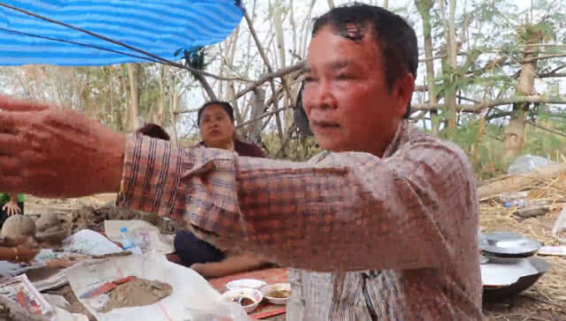 พบโครงกระดูกที่ดิน "พรศักดิ์ ส่องแสง" กว่า 300 โครง หลังมาเข้าฝันว่าอยากไปเกิด