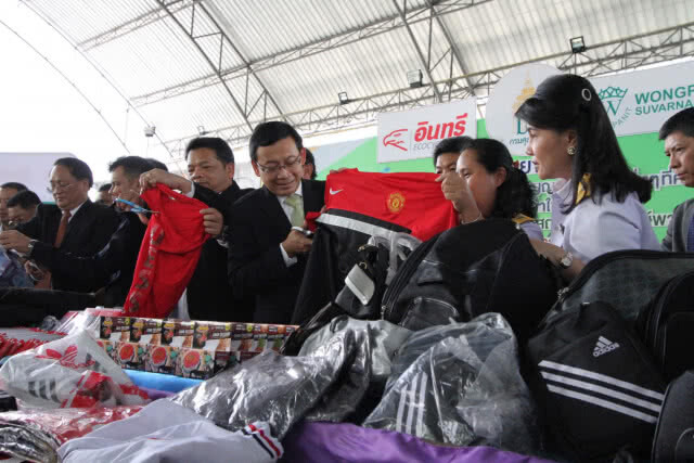 "ศุลกากร" เผาทำลายสินค้าละเมิดลิขสิทธิ์ 6 แสนชิ้น มูลค่า 3.9 ล.
