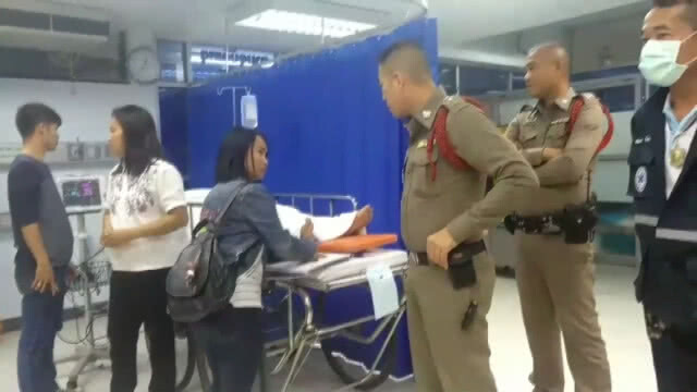 วงจรปิดจับภาพกระบะชนรถตู้คณะครูกลางแยกไฟแดงเจ็บนับสิบราย