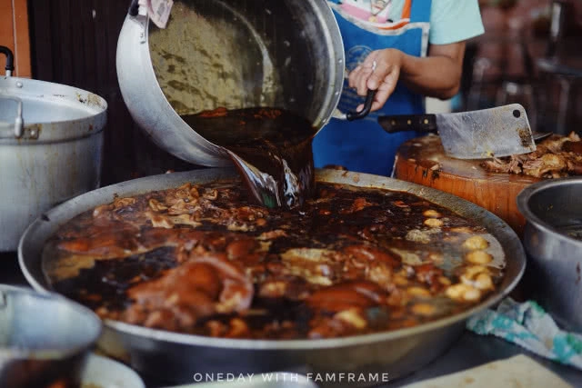 " 9 " สถานที่น่าเที่ยวจากถนนสุรวงศ์จรดริมฝั่งแม่น้ำเจ้าพระยา