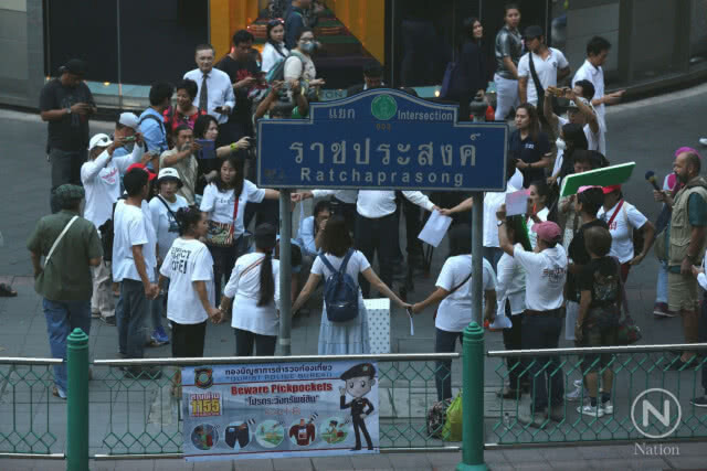 กลุ่มคนอยากเลือกตั้งประท้วง "กระซิบ" ไม่เลื่อนเลือกตั้ง