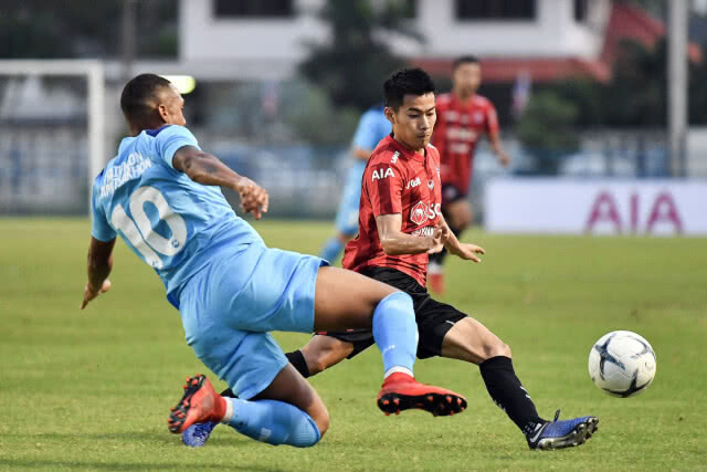 เมืองทอง เหลือ 10 คน ชนะสมุทรสาคร 1-0 ศึกฟุตบอลลีโอคัพ