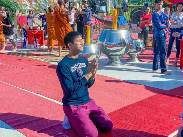ทำบุญร่วมชาติ !!! "เบลล่า" ควง "เวียร์" ทำบุญรับปีกุน