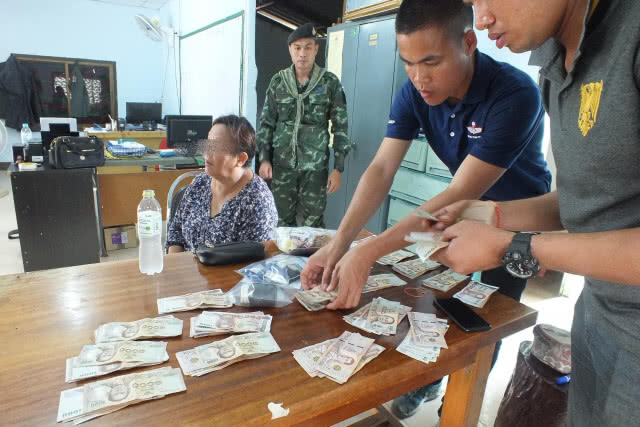 รวบผัวค้ายาบ้า 2 พันเม็ด ซ้อนแผนจับเมียพยายามติดสินบน 3 แสน