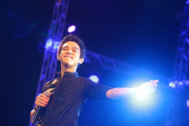 "New Way of LOVE  Concert" ฟังเพลงรักกับสถานที่รูปหัวใจ
