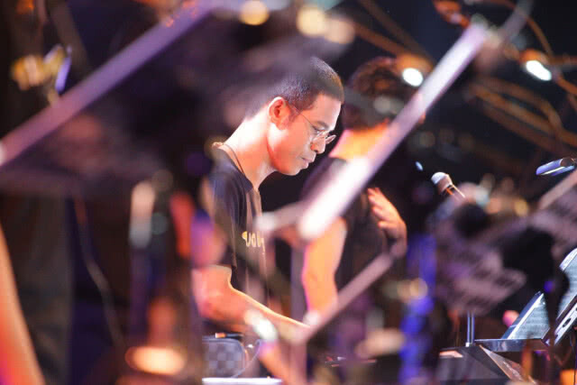 "New Way of LOVE  Concert" ฟังเพลงรักกับสถานที่รูปหัวใจ