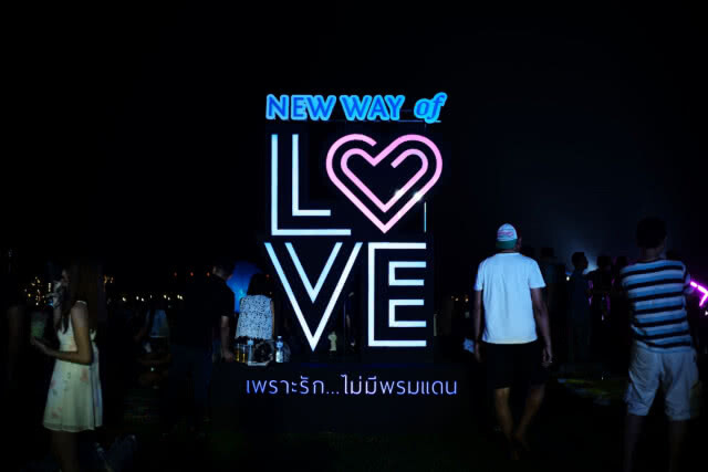 "New Way of LOVE  Concert" ฟังเพลงรักกับสถานที่รูปหัวใจ