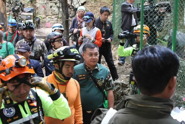 สำรวจถ้ำหลวงถึง​ 3​ แยก ทรายปิดทางเนินนมสาว​ คาดรอ  1​ เดือนสำรวจใหม่​