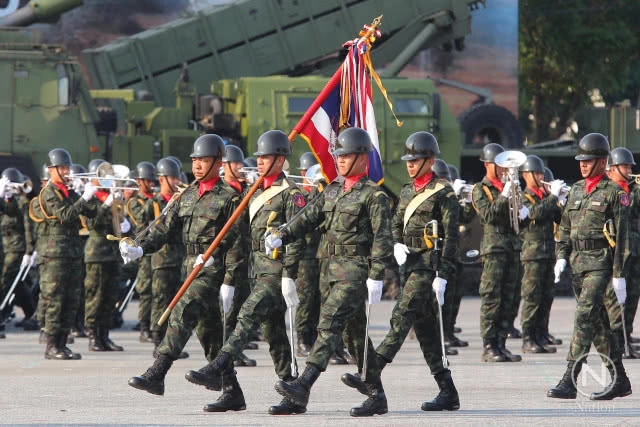 ทบ.ทำพิธีปฏิญาณตนต่อธงชัยเฉลิมพล-สวนสนามเนื่องในวันกองทัพไทยและวันกองทัพบก 2562