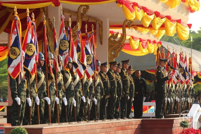ทบ.ทำพิธีปฏิญาณตนต่อธงชัยเฉลิมพล-สวนสนามเนื่องในวันกองทัพไทยและวันกองทัพบก 2562