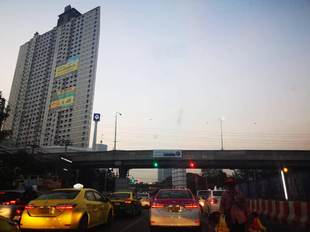 หยุดพักแค่ 1 วัน  ฝุ่นพิษ PM2.5 เริ่มกลับมา