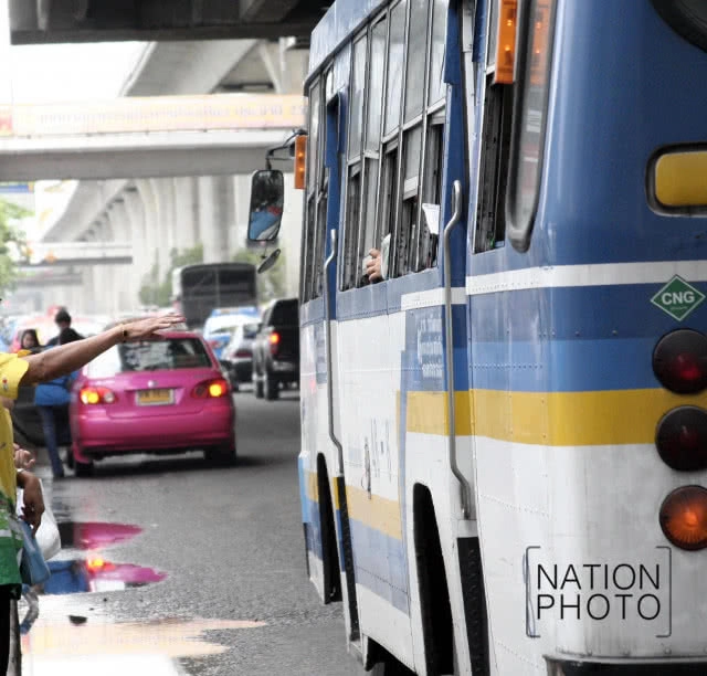 ชะลอขึ้นค่ารถ "ขสมก.-รถร่วมฯ" อีก 3 เดือน ช่วยลดฝุ่นละออง