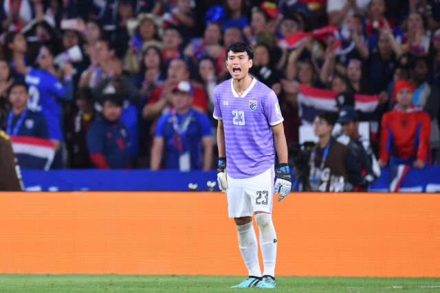 "นักเตะไทย" เดินทางกลับถึงไทยเย็นนี้ - ศิวรักษ์ ขอโทษแฟนบอล