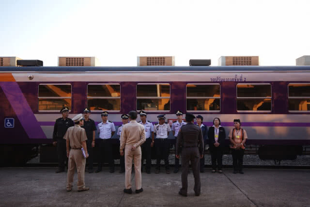 รฟท.เพิ่มขบวนรถไฟสายอีสาน รองรับปชช.ร่วมพิธีพระราชทานเพลิงศพ "หลวงพ่อคูณ"