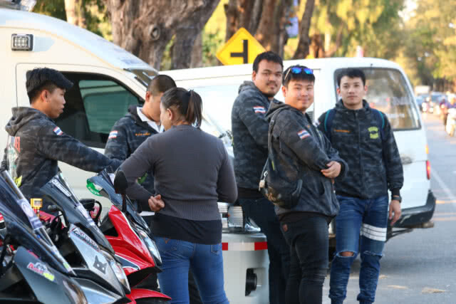 กลุ่มบิ๊กไบค์ "ฉลามวายร้าย" อาสารับ-ส่ง งานหลวงพ่อคูณฟรี