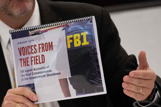 FBI ออกมาบ่นชัตดาวน์ ไม่มีงบทำงาน