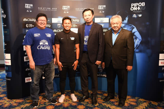 ดาวดังลูกหนังไทยร่วมใจฟาดแข้ง เกมเกียรติยศ "พิภพ อ่อนโม้"