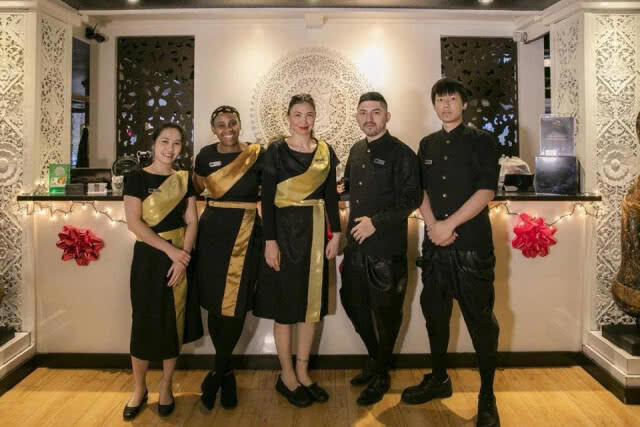 ร้านอาหารไทยให้พนักงานถูกชัตดาวน์กินฟรี