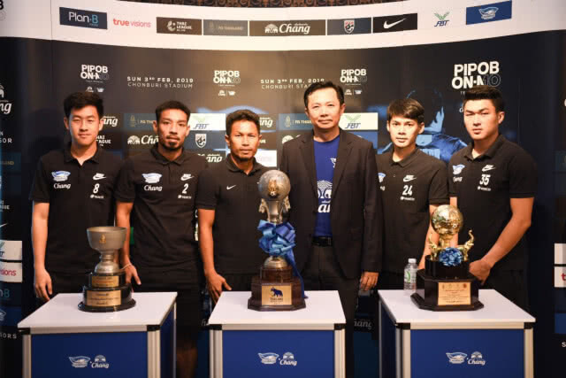 ดาวดังลูกหนังไทยร่วมใจฟาดแข้ง เกมเกียรติยศ "พิภพ อ่อนโม้"