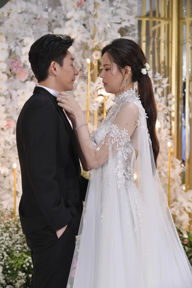 ภาพสุดหวาน! งานแต่ง "บอย-เจี๊ยบ"