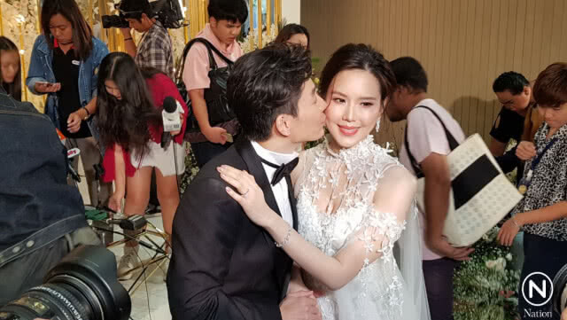 ชื่นมื่น! "บอย" ควง "เจี๊ยบ" เข้าประตูวิวาห์