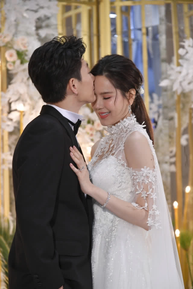 ภาพสุดหวาน! งานแต่ง "บอย-เจี๊ยบ"