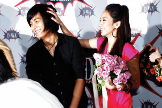 "อั้ม – ต๊อด" แชะภาพคู่ หวนคืนความรู้สึกแฟนคลับ