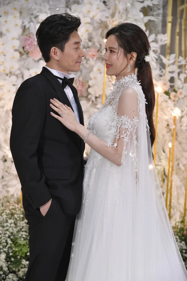 ภาพสุดหวาน! งานแต่ง "บอย-เจี๊ยบ"