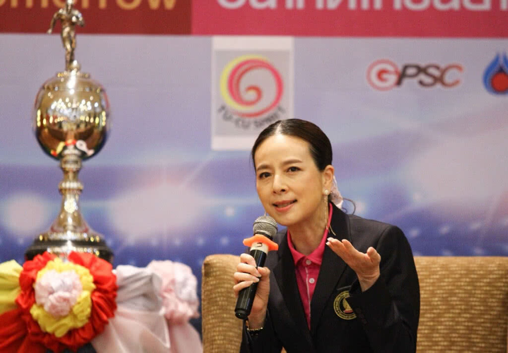 มาดามแป้ง ผจก.แข้งจุฬา ชูสปิริตสู้บอลประเพณี