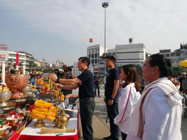"ไทยรักษาชาติ"ขอพร"พระเจ้าตากสิน"ชนะชัย