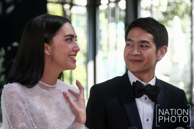 ชื่นมื่น! "ซาร่า เล็กจ์" ควงแฟนหนุ่มแถลงข่าว ภายหลังงานมงคลสมรส