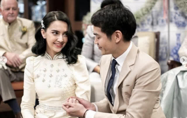 "ซาร่า เล็กจ์" ยิ้มแก้มปริ! ควงสามี "เอ็ม–สืบสกุล" แถลงข่าว หลังจากเข้าประตูวิวาห์