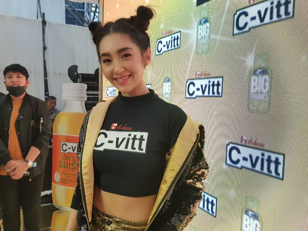 "เบลล่า" ไม่ติดใจ "จ๋า ยศสินี" มือลั่นอันฟอลโลว์ไอจี