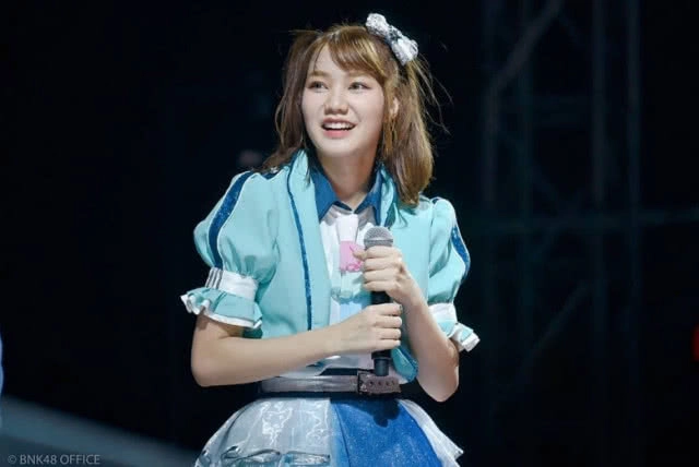 "น้ำใส BNK48" โพสต์รับผิดออกสื่อ!!! หลังถูกวิจารณ์ยับใส่เสื้อนาซีซ้อมคอนเสิร์ต