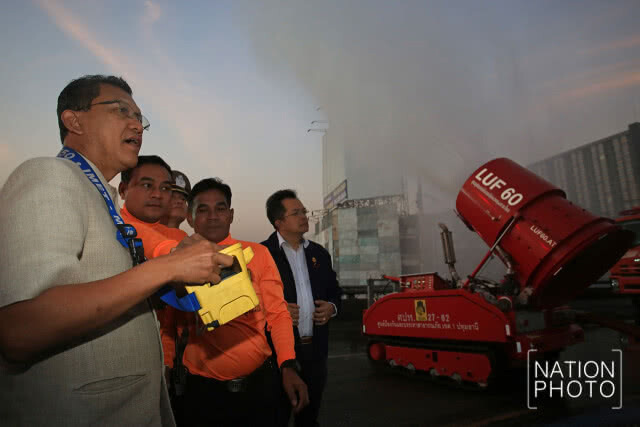 ฉีดน้ำป้องกันและแก้ปัญหาฝุ่นละอองขนาดเล็ก PM2.5 จังหวัดนนทบุรี