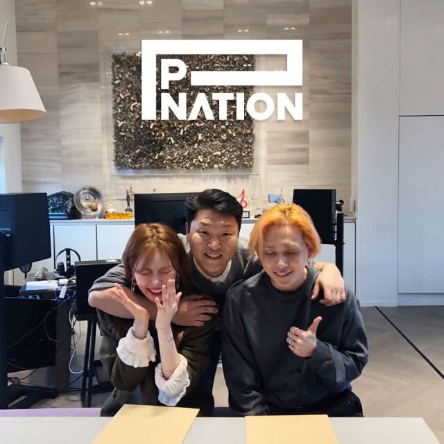 คู่รักนักร้อง "ฮยอนอา - ฮโยจง" เซ็นสัญญาค่ายใหม่ของ "Psy"