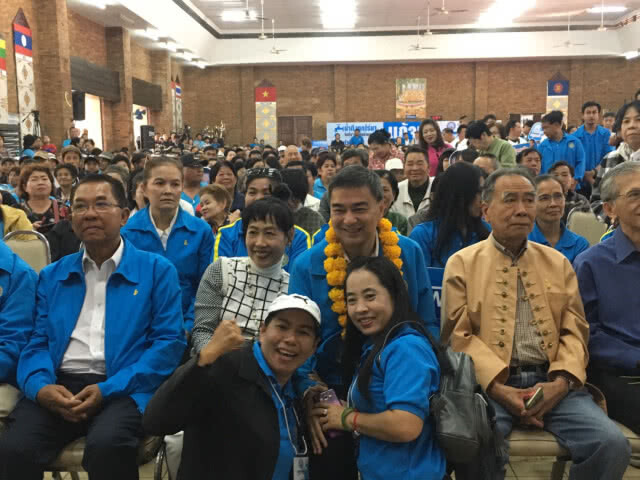 "มาร์ค" บุกถิ่น "แม้ว" เปิดตัวว่าที่ผู้สมัคร สส.